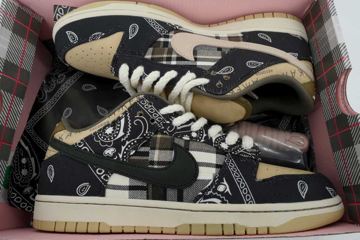 Travis Scott x Nike SB Dunk Low CT5053-001
