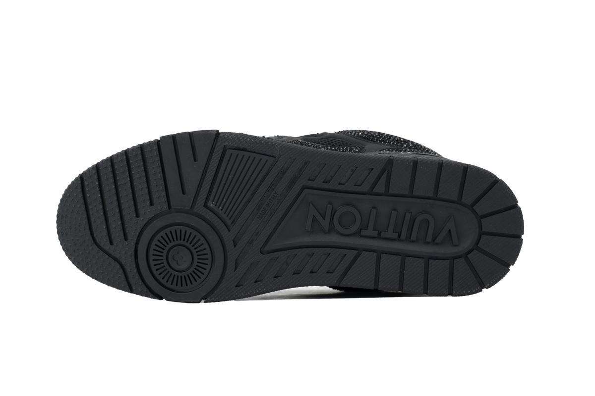 LOUIS VUITTON All Black Diamond Surface