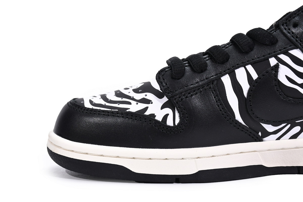 Quartersnacks x Nike SB Dunk Low Zebra DM3510-001