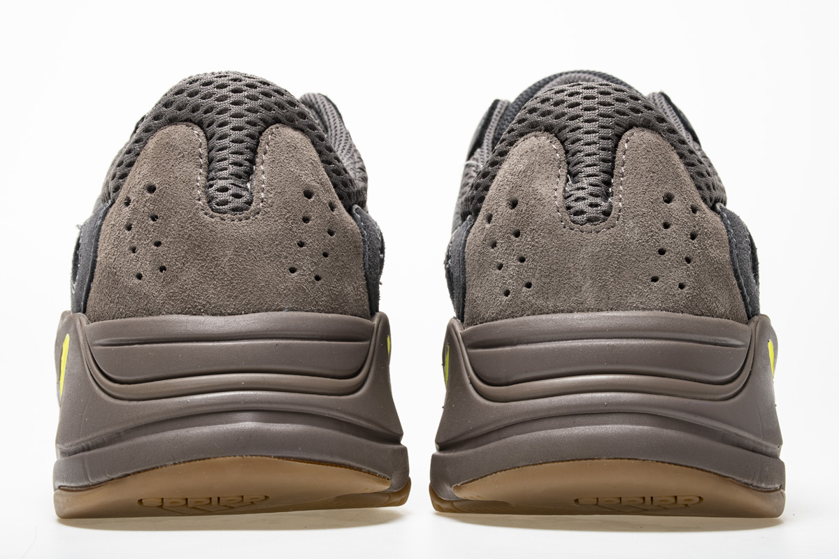 Yeezy Boost 700 Mauve EE9614