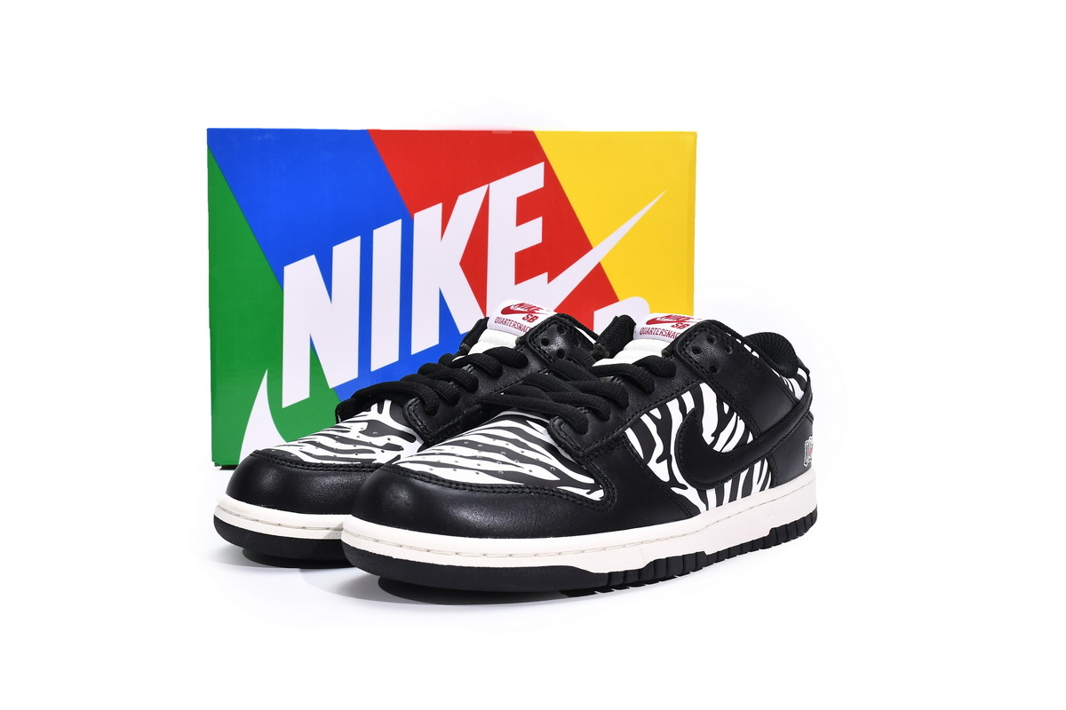 Quartersnacks x Nike SB Dunk Low Zebra DM3510-001
