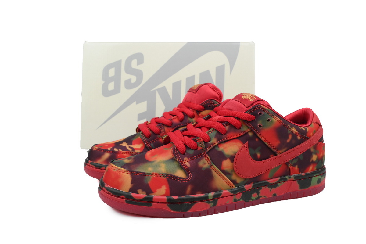 Nike SB Dunk Low The Wizard of Oz Poppy Field FZ1291-600