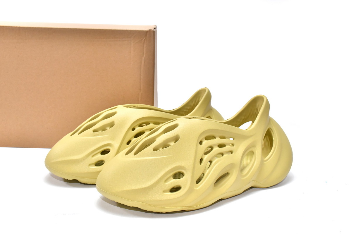 adidas Yeezy Foam Runner Sulfur GV6775
