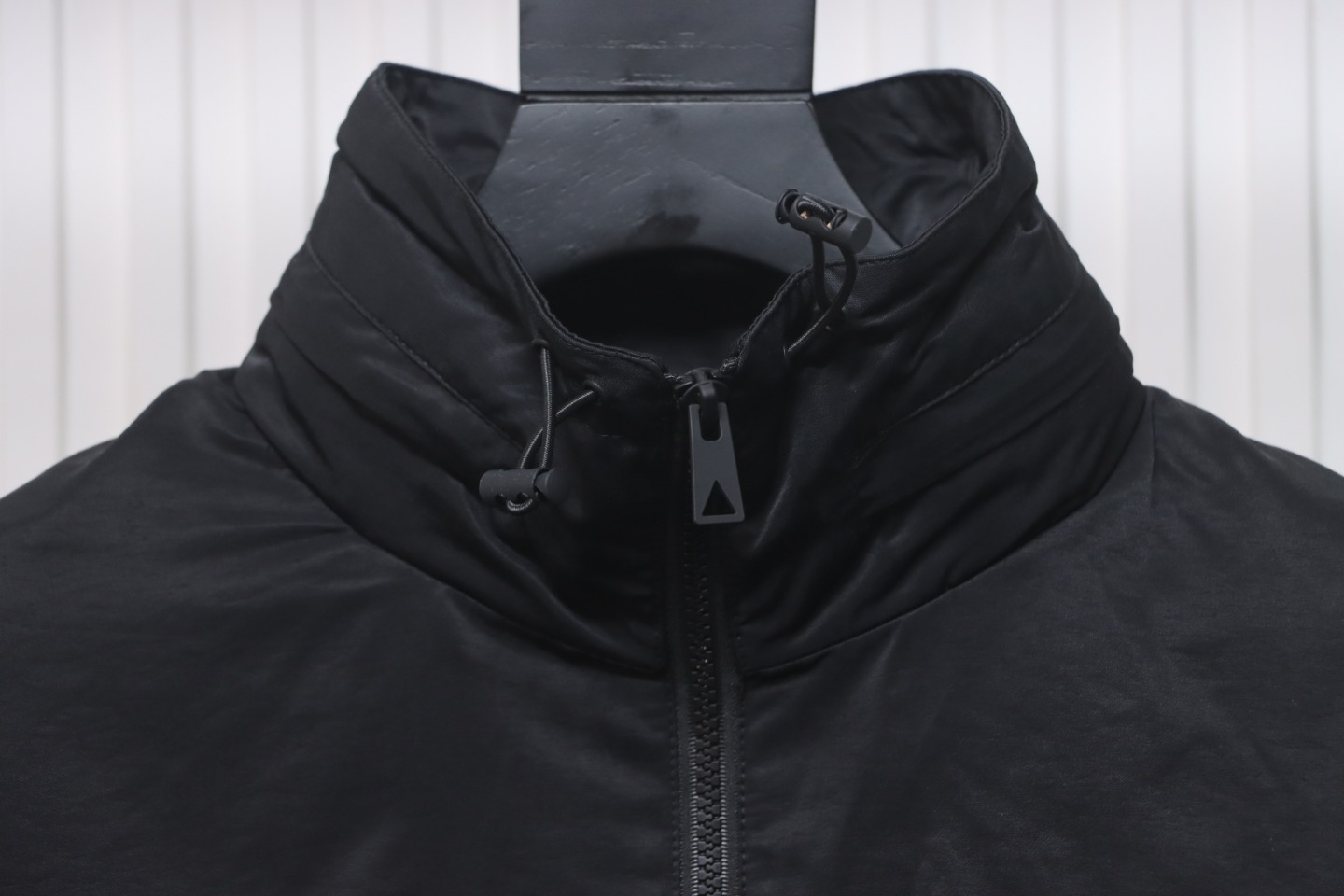 Bottega Veneta Contrasting Zipper Tech Nylon Jacket In Black