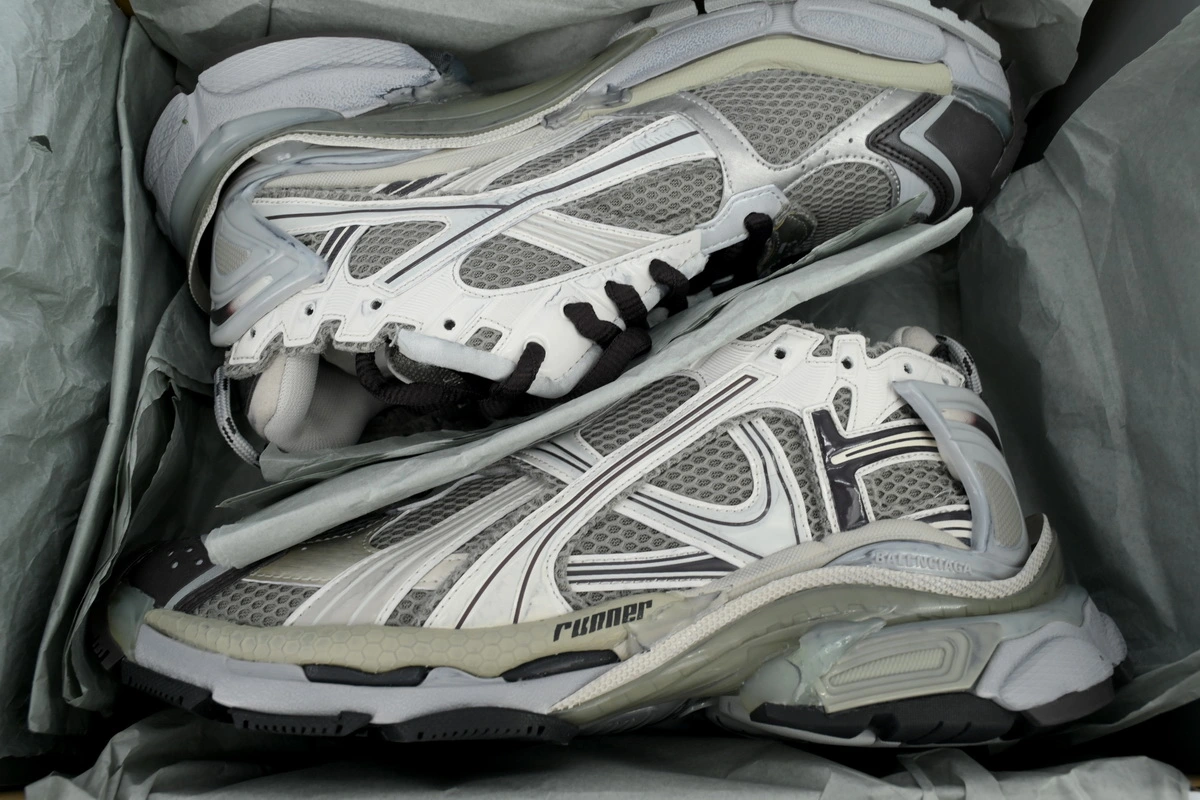 Balenciaga Runner Sneaker Grey Brown 772774 W3RMU 2000