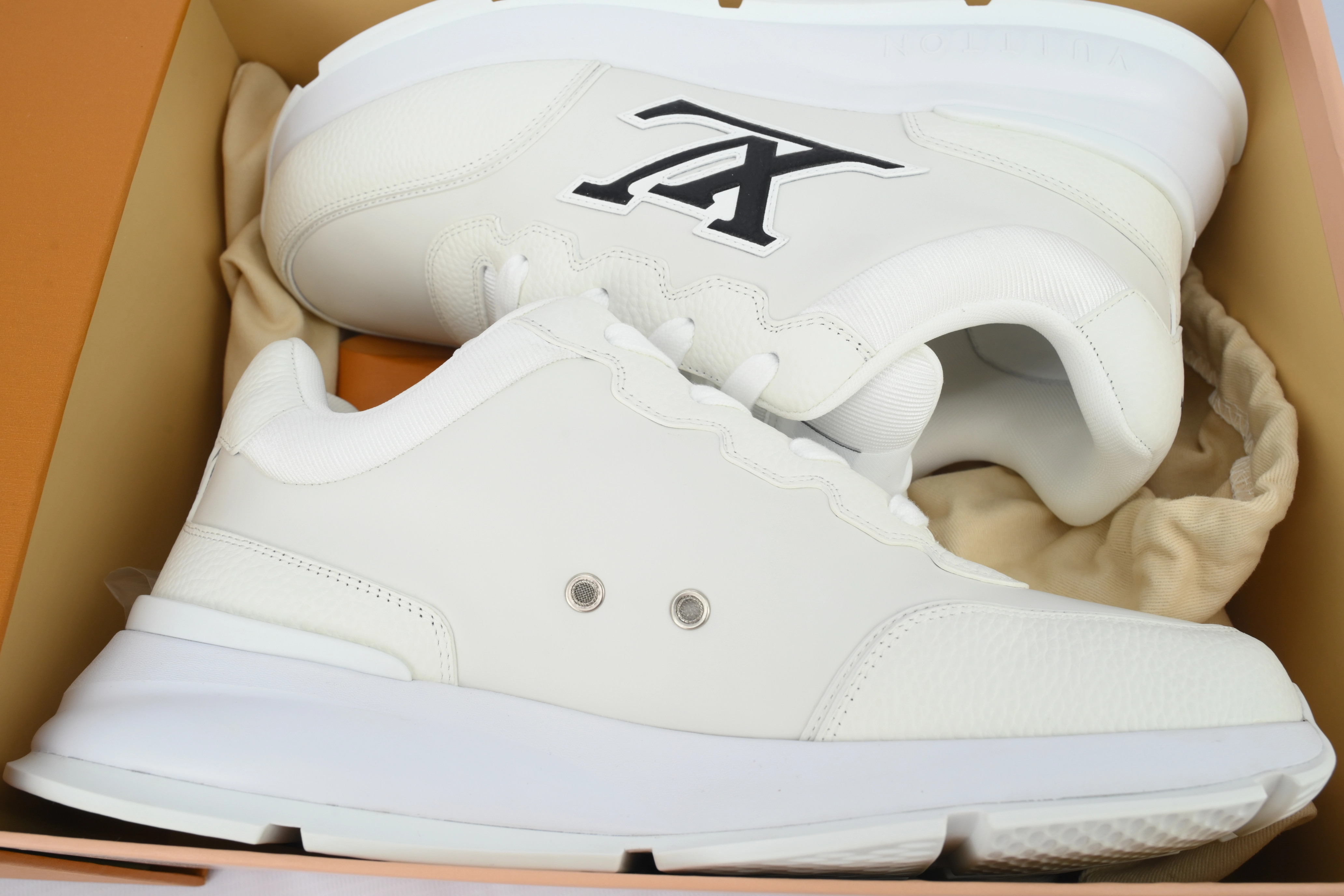 Louis Vuitton Runner Classic Sneaker White 1AHSTF