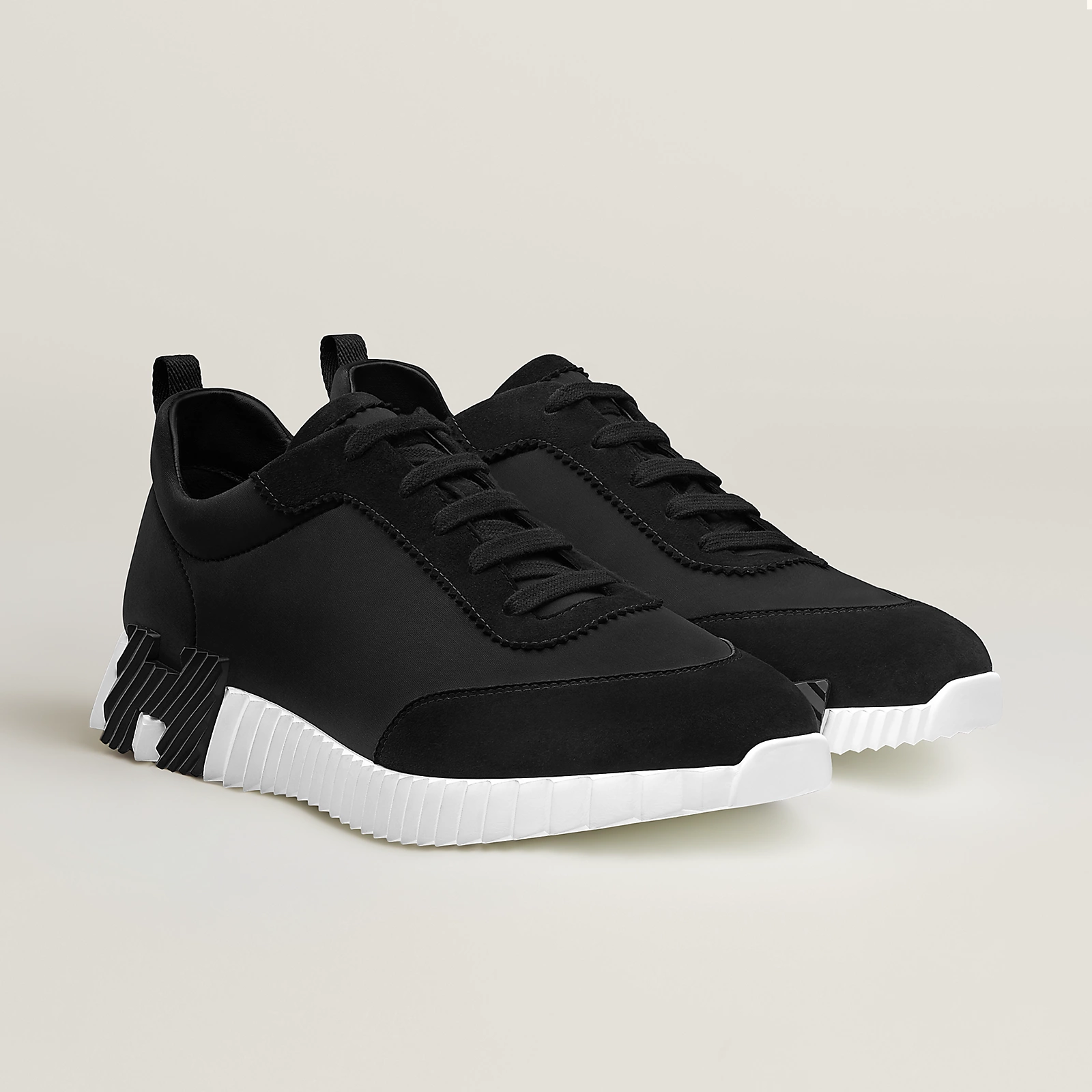 Bouncing Sneakers Black
