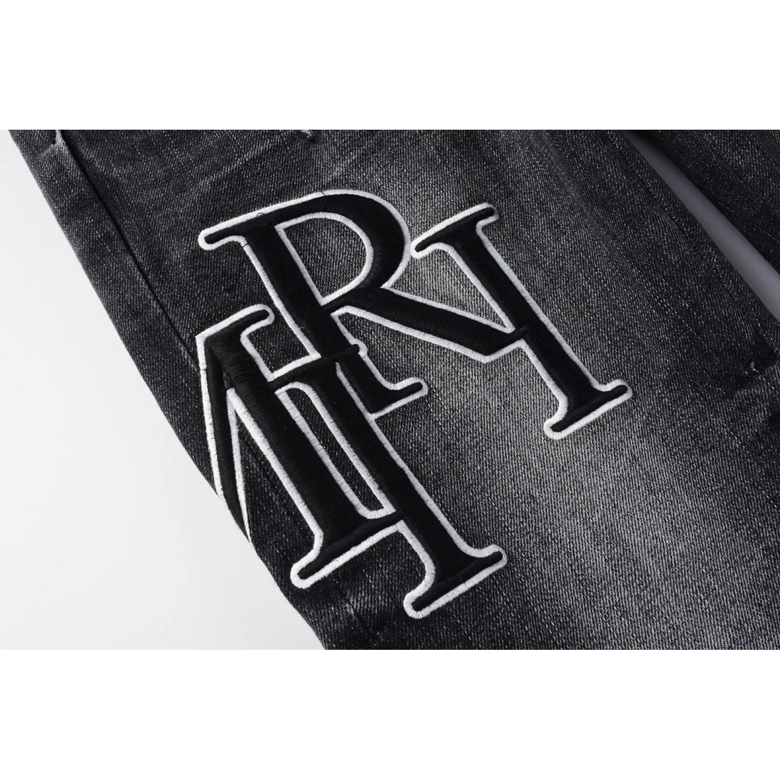 Amiri Jeans 8908
